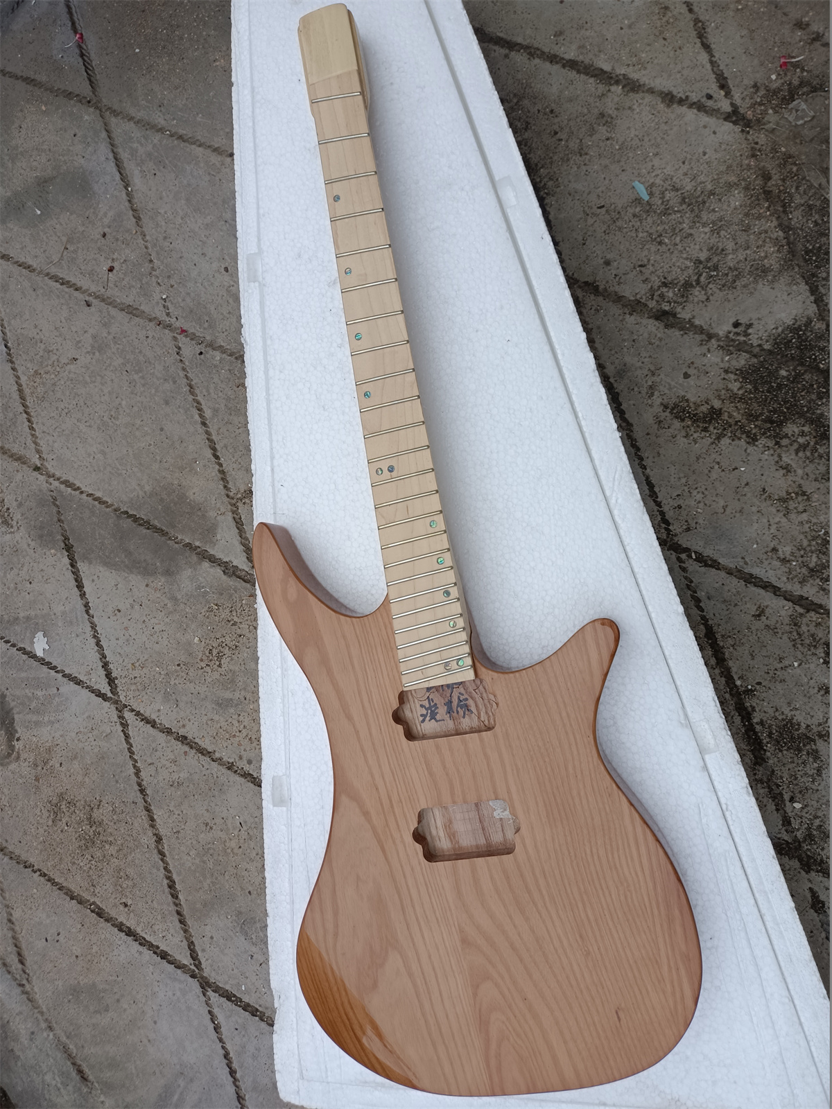 Unfinished Fan Fretted Headless Electric Guitar,Ash Body 468
