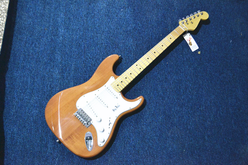 ST electric guitar alder body natural 3390